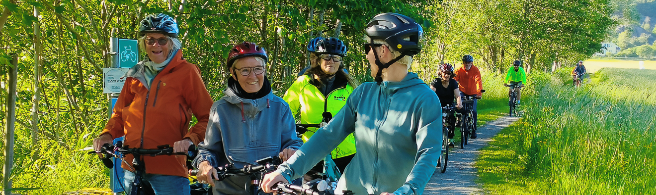 På cykel, till fots och med skidor